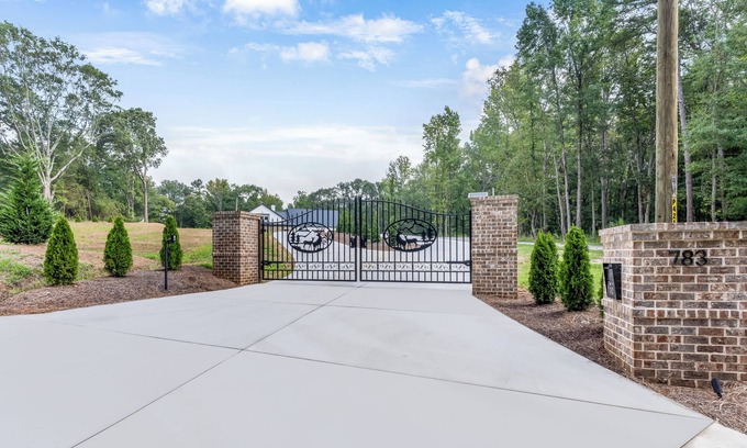 Braselton Casa | The Estate, King Beds, near Chateau Elan and Road Atlanta, lake Lanier