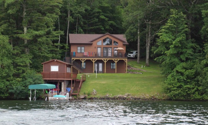 Stone Lake Cabina | La llama eterna: nueva cabaña con litera, patio grande, fogata y muelle