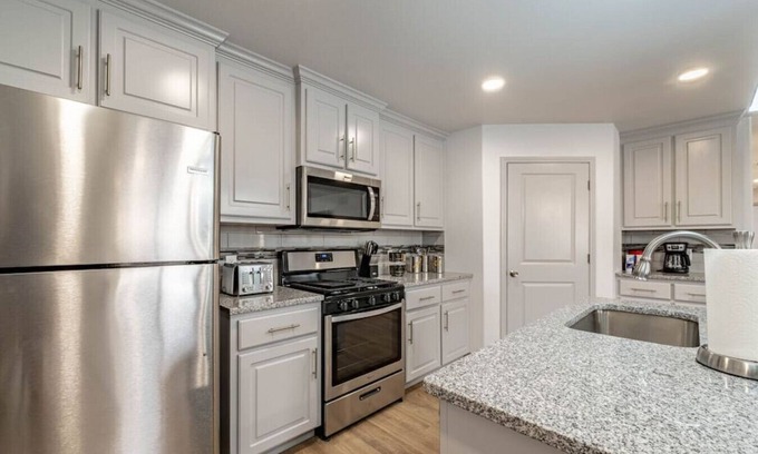 North by Northwest Casa | The Evanston - 3BR/2BA - New House