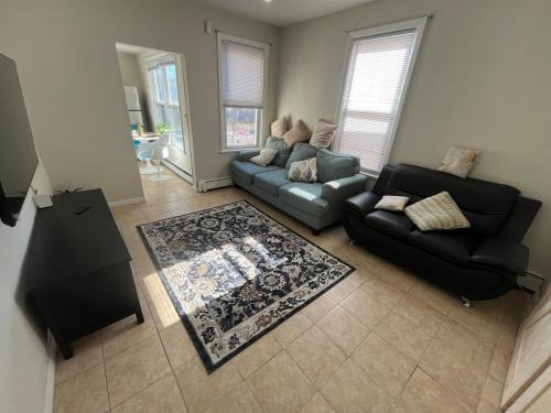 Bayonne Apartamento | The Evergreen 14 guests up to 16 25 min from NYC