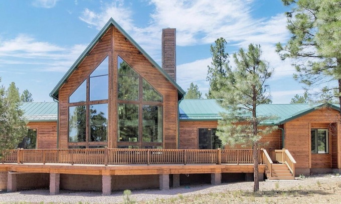 Happy Jack Cabina | The EXECUTIVE LEVEL retreat for families and outdoor lovers in Happy Jack, AZ!