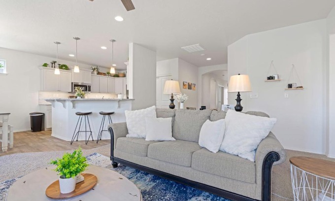 Caldwell Casa | The Explorer! Extra Game Room, Fire pit Sleeps 10!