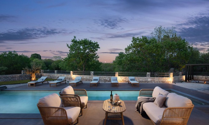 Garica Villa | The exquisite Villa Capri