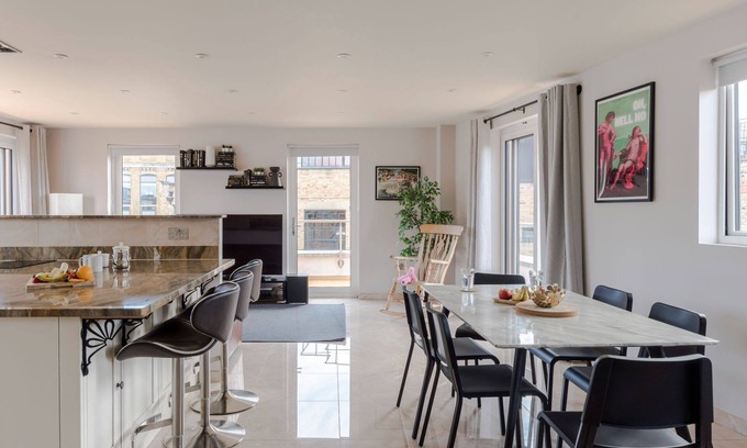 Clerkenwell Apartamento | The Roof is on "Fire" - Farringdon - by Frankie Says