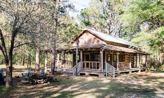 Tallahassee Cabina | The Fabulous Governors Cabin
