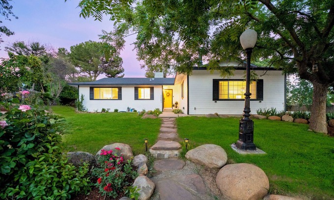 Springville Casa | The Fairway House at River Island Golf Course