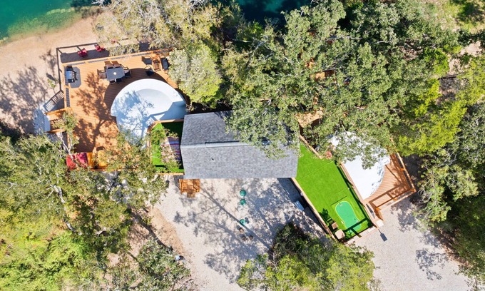 Bastrop County Cabina | The Fairy House | 3 Beds 2 Baths