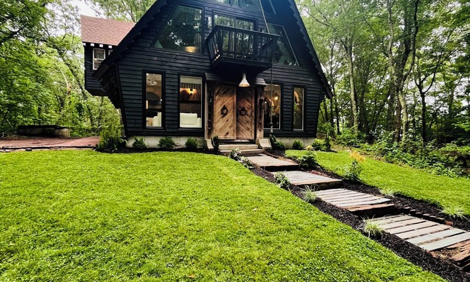 Saunderstown Cabina | The Fairy House - HGTV's Scariest House in America Winner