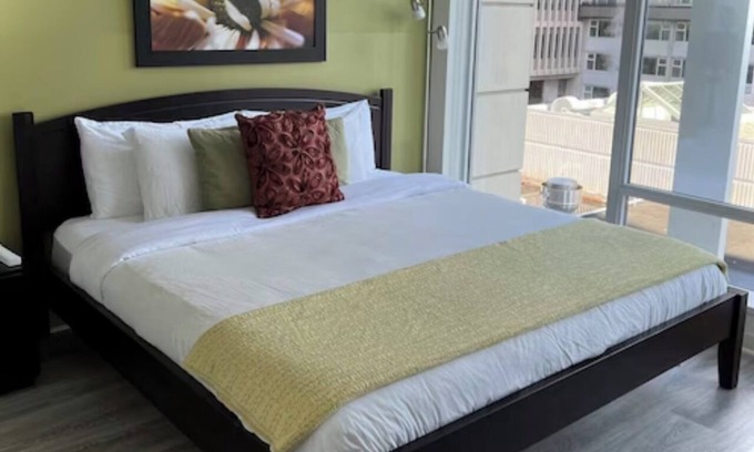 Downtown Victoria Condominio | The FALLS 2-bedroom 2 bath condo in downtown Victoria next to the Empress Hotel