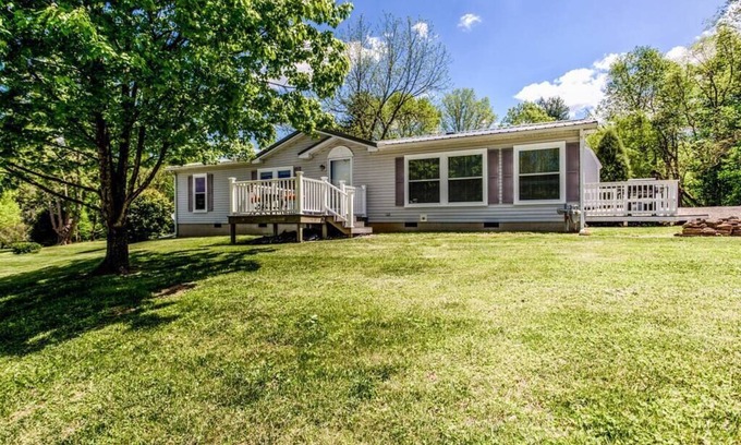 Gentryville Casa | The Family Oasis just 6 miles from Holiday World