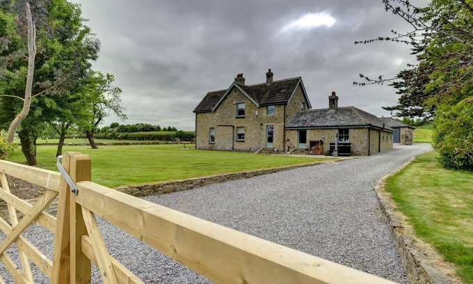 Richmond Casa | THE FARM HOUSE, pet friendly, luxury holiday cottage in Barton