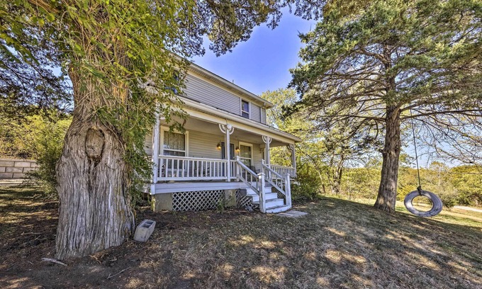 Waldron Casa | 'The Farm House' w/ Deck & Historic Charm!