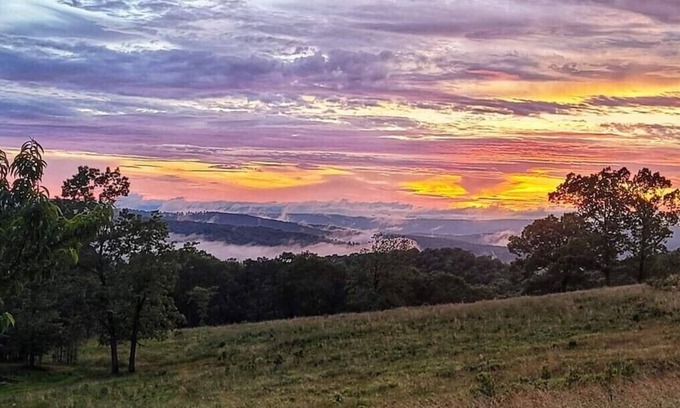 Ozone Casa | The Farm House w/spectacular views & HS Internet!