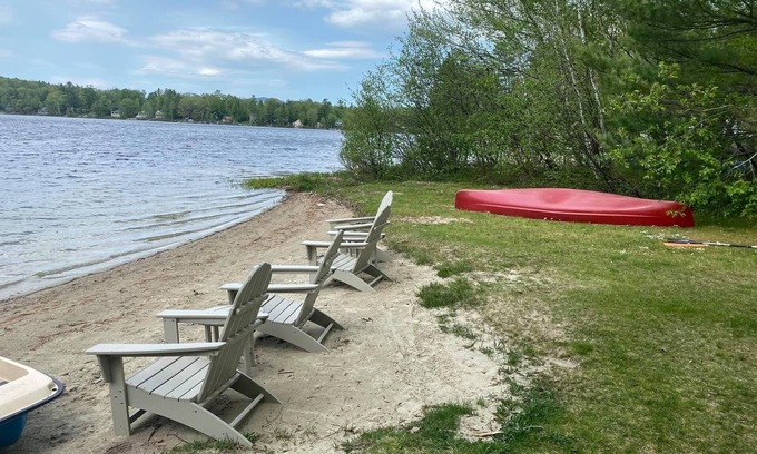 Peru Otro | The Farm @ Worthley Pond, Farmhouse, Rustic Barn, Private Beach, hot tub, sauna