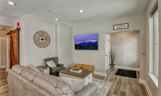 Sheridan Casa | The Farmhouse at Lincoln Suites, Sheridan Wyoming