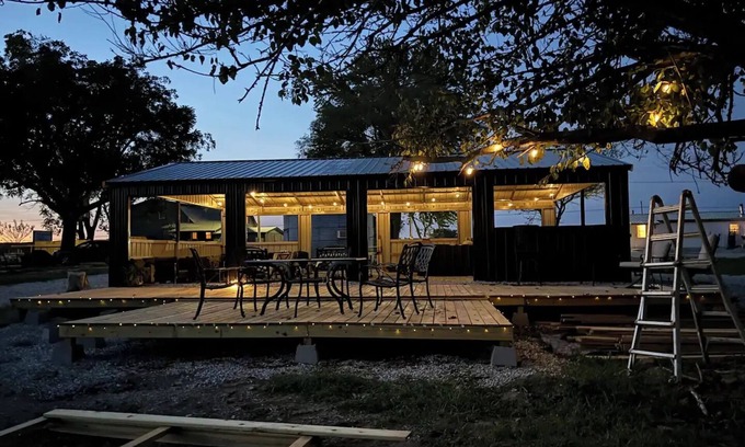 Clinton Otro | The Farmhouse at Truman Lake
