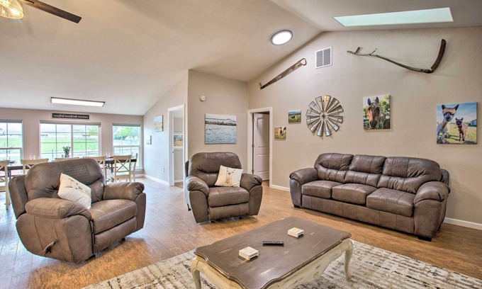 Fruitvale Casa | The Farmhouse at Grand Valley Getaway w/ Alpacas!