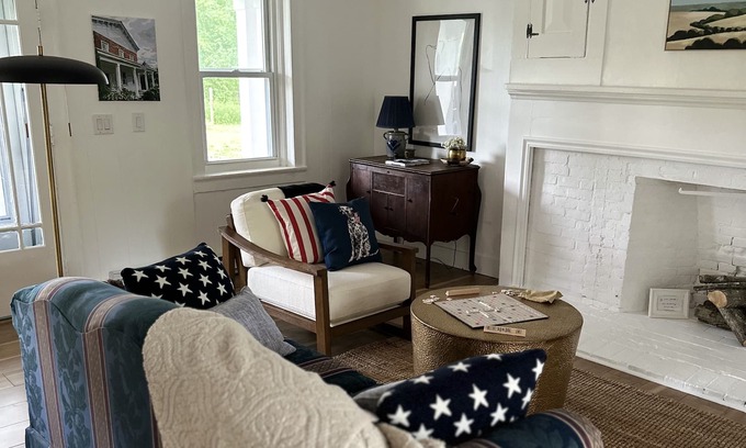 Schuylerville Otro | The Farmhouse at Saratoga - H1 Vintage - King Bed