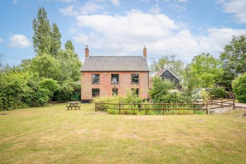 Framlingham Casa | The Farmhouse Boundary Farm Framlingham