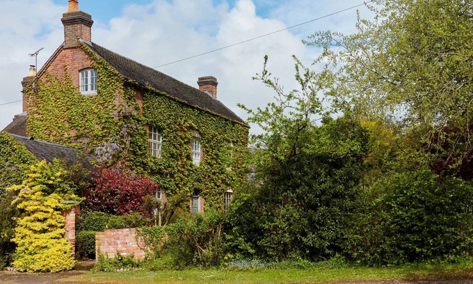 Dalbury Lees Cabaña | The Farmhouse