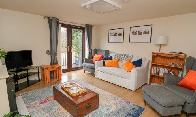 Llanwrthwl Cabaña | THE FAULKNER, pet friendly, character holiday cottage in Rhayader