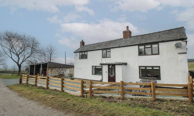 Pontesbury Cabaña | THE FIRS, family friendly, character holiday cottage in Pontesbury