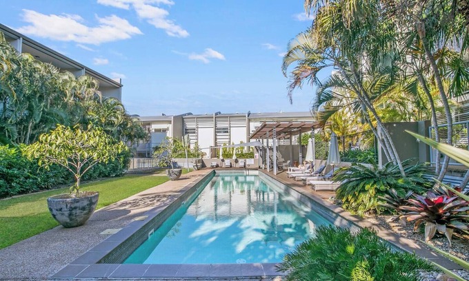Bulimba Apartamento | The Fish Bowl Vibrant Riverside Escape with Pool