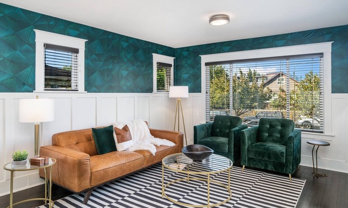 Central Tacoma Casa | The Flagship House | Stylish and Cozy | 6th Ave