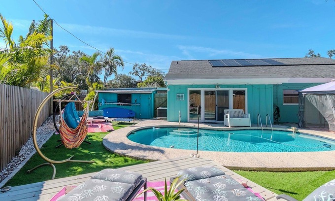 South Pinellas Community Council Casa | The Flamingo Paradise - St. Petersburg, Florida