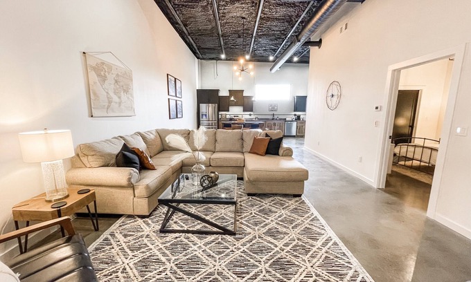 Mountain Home Apartamento | The Flats - Industrial modern loft within walking distance to downtown!