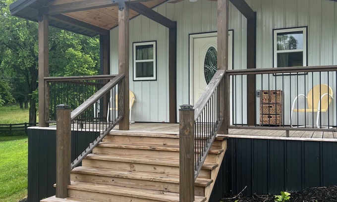 Cane Valley Cabina | The Flint House! Lovely Cabin located in beautiful Campbellsville Ky.