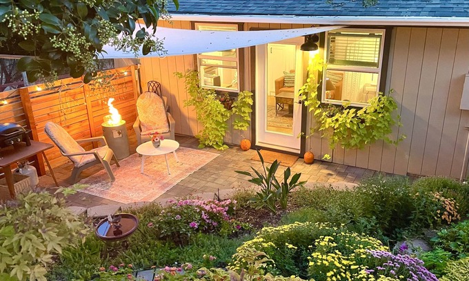 Auburn Cabaña | The Flower Bed studio cottage-your private garden paradise