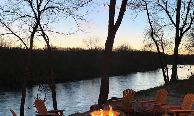 Noel Cabina | The Floy at High Bank – Charming Elk Riverfront Tiny Cabin in Scenic Noel, MO