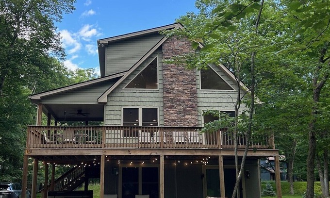 Albrightsville Chalet De Esquí | The Forest Chalet with hot tub / lake / pool / games