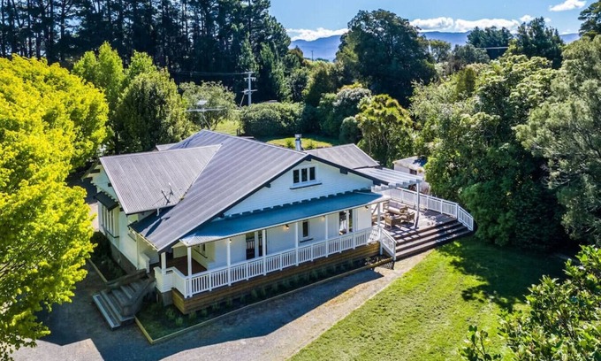 Pirinoa Casa | The Forest House, Martinborough