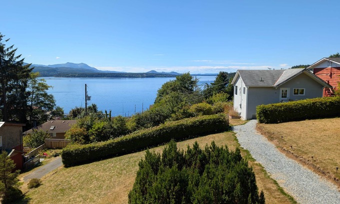 Alert Bay Apartamento | The Founder's Vista Suite, Spacious, Panoramic Ocean Views