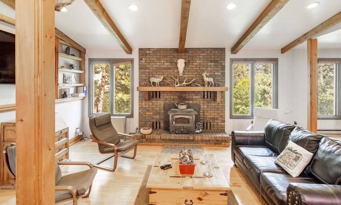 Morrison Casa | The Four Pines I Near Red Rocks & Trails