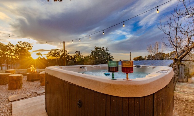High Rolls Mountain Park Cabina | The Four Seasons - A Getaway to White Sands NP and Cloudcroft, NM w/ Hot Tub!