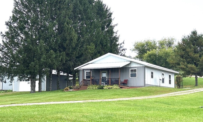 Hixton Casa | The Fox Den Guesthouse, enjoy beautiful WI countryside yet just 3 miles to I94!