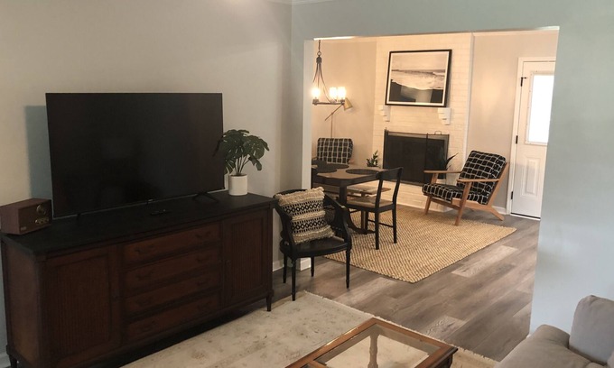 Goose Creek Casa | The Fox Den: Modern 4Br Lowcountry Home