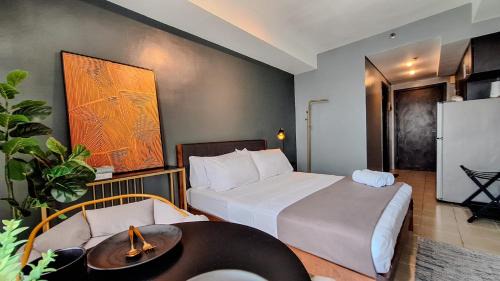 Ugong Apartamento | The French Apartment Pasig - Fast Wi-Fi and pool