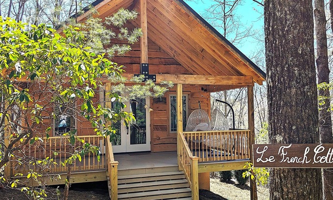 Brevard Cabaña | The French Cottage for a Romantic Getaway