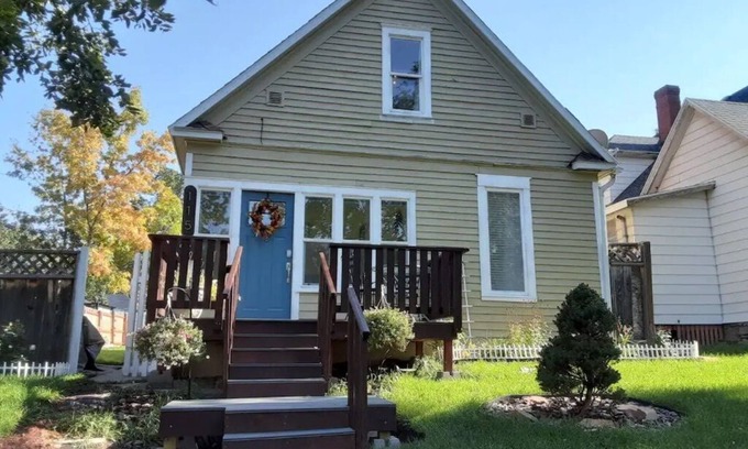 Great Falls Casa | The French Cottage - Walking distance to downtown restaurants and shops!