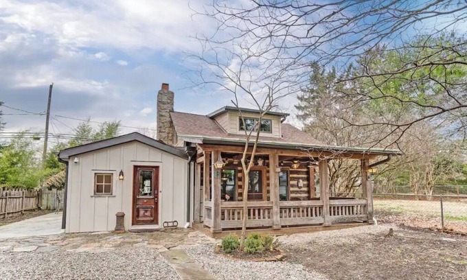 Clintonville Cabina | The Frog Cabin