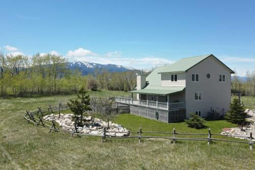 Red Lodge Casa | The Front Porch 20-Acre Country Home with Mtn View