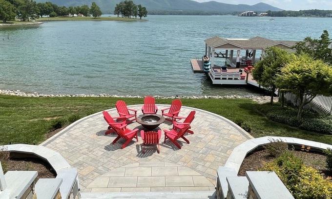 Huddleston Casa | The Fun Spot 3 - Serene Home with Beautiful Lake & Mtn Views to Relax and Enjoy!
