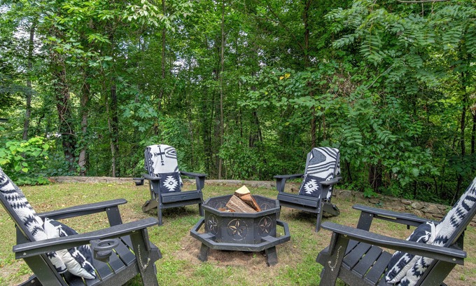 Waynesville Apartamento | The Furry Lodge & Suites 13