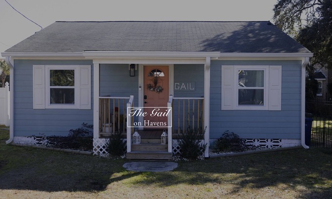 Crescent Beach Casa | The Gail on Havens Pet Friendly & Walk to Beach