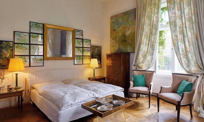 Krems an der Donau Apartamento | The galant yellow at Schloss Hollenburg