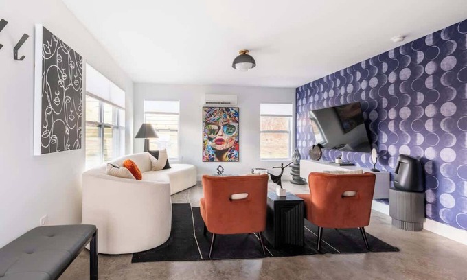 Ithaca Casa | The Gallery House- Hot Tub and Designer Home